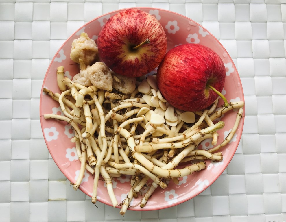 Fresh Houttuynia, Apple and Fig Soup