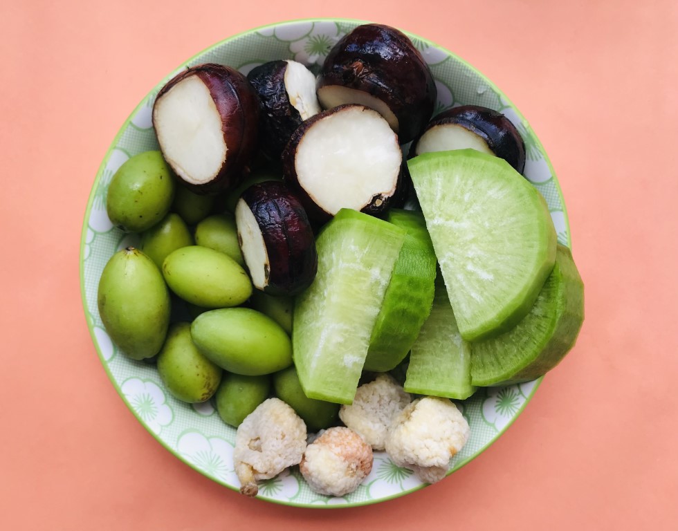 Green Olive Radish Water Chestnut Fig Soup (Qing Lan Qing Luo Bo Ma Ti Wu Hua Guo Tang)