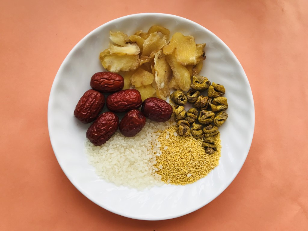 Dendrobium Polygonatum Millet Congee (Shi Hu Hai Yu Zhu Xiao Mi Zhou)