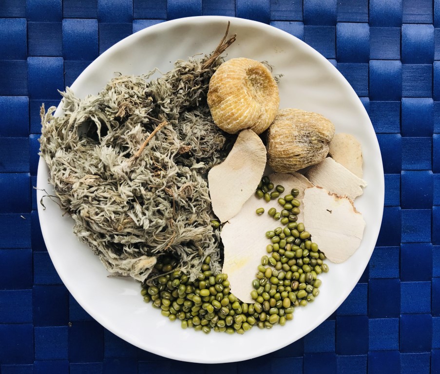 Capillary Wormwood, Mung Bean and Smilax Soup