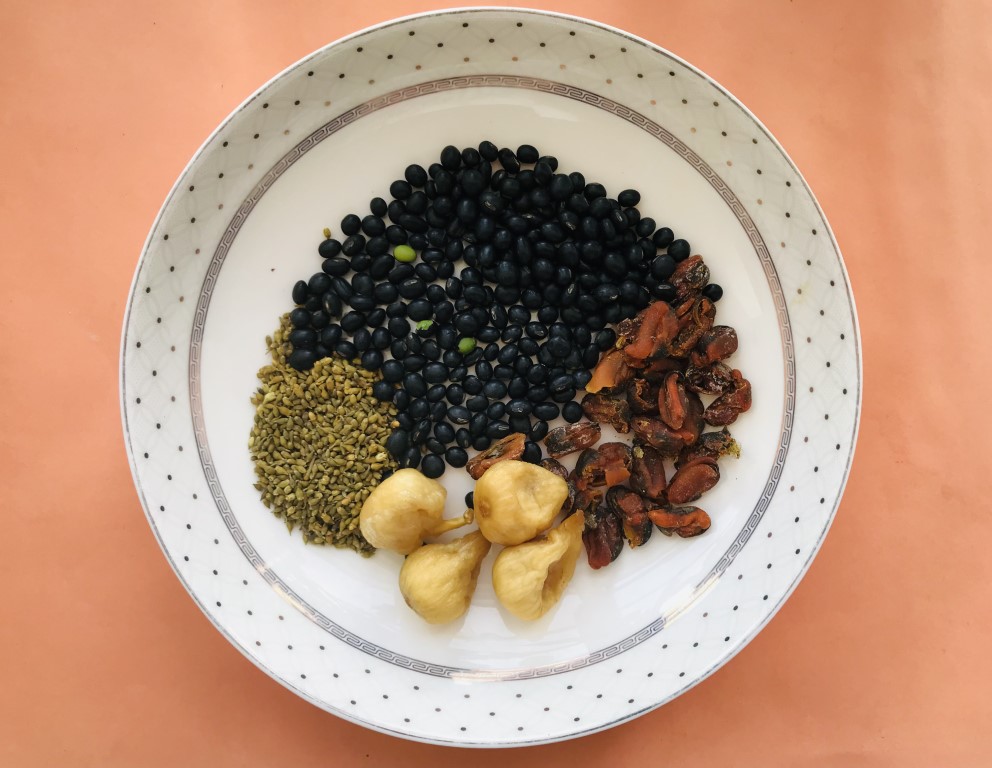 Pagoda Tree Flower, Dried Mussel, Black Bean and Fig Soup