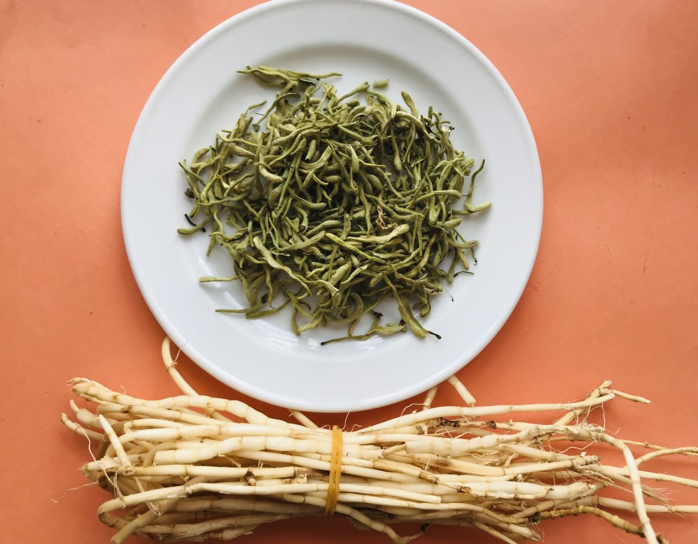 Fresh Imperata Root (Mao Gen) and Honeysuckle Tea