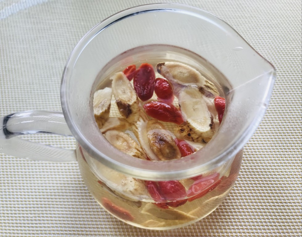 Astragalus (Bei Qi) and Goji Tea
