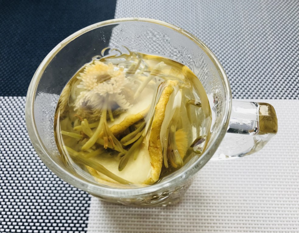 Honeysuckle, Chrysanthemum and Dried-Pear Tea