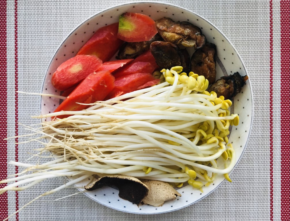 Soybean Sprout, Carrot & Dried Oyster Soup