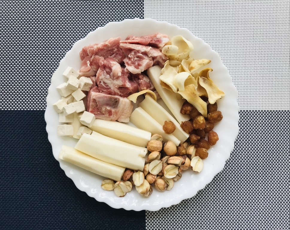 Fresh Yam, Lotus Seed, Lily Bulb, Poria and Longan Soup