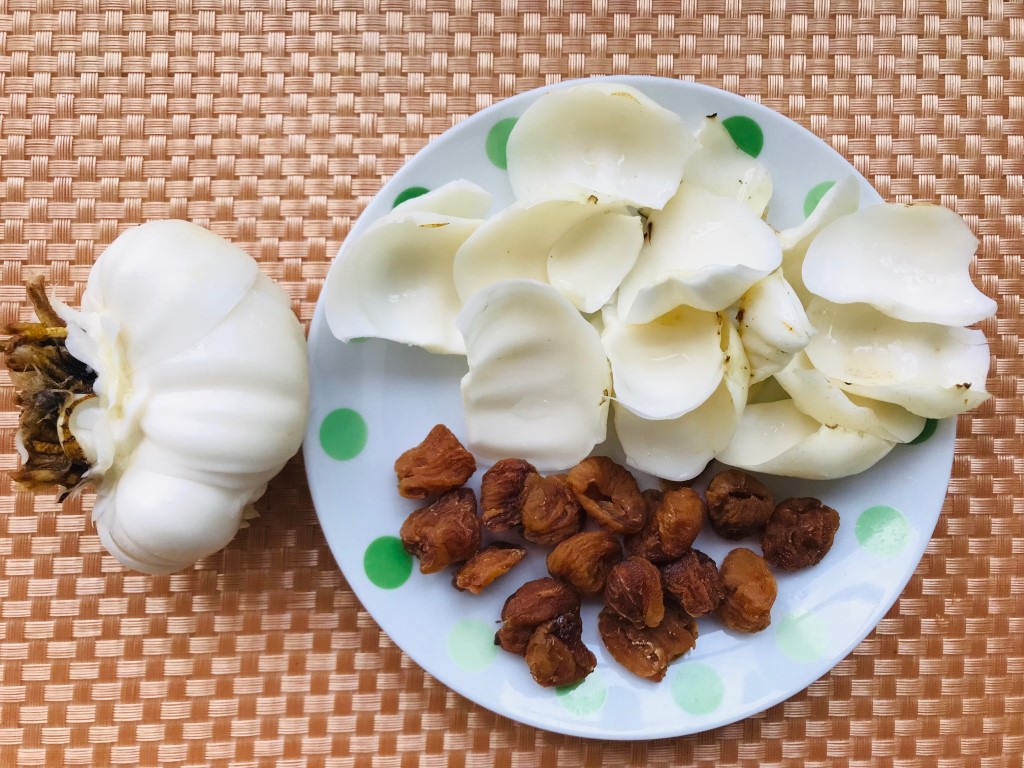 Fresh Lily Bulb and Longan Tea
