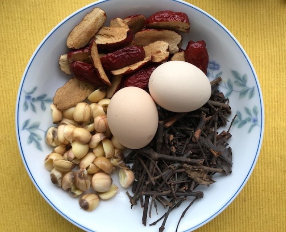Steamed Mulberry Mistletoe, Lotus Seed and Egg Sweet Tea