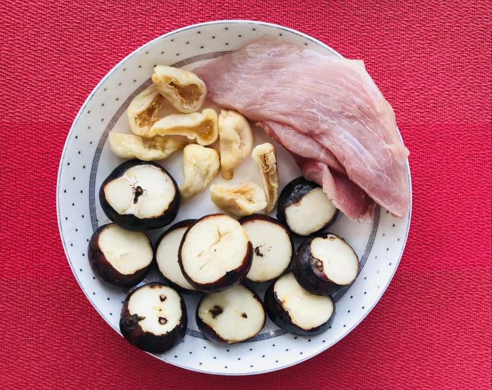 Water Chestnut, Fig and Lean Pork Soup