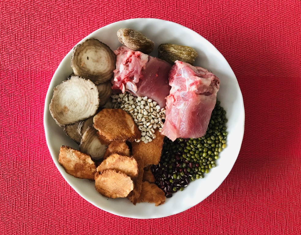 Fresh Smilax, Four o'Clock Root, Beans and Barley Pork Rib Soup