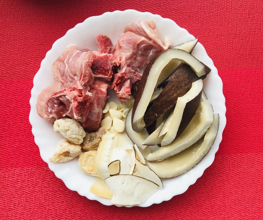 Coconut, Tiger-Milk Lingzhi, Fig and Pork Rib Soup