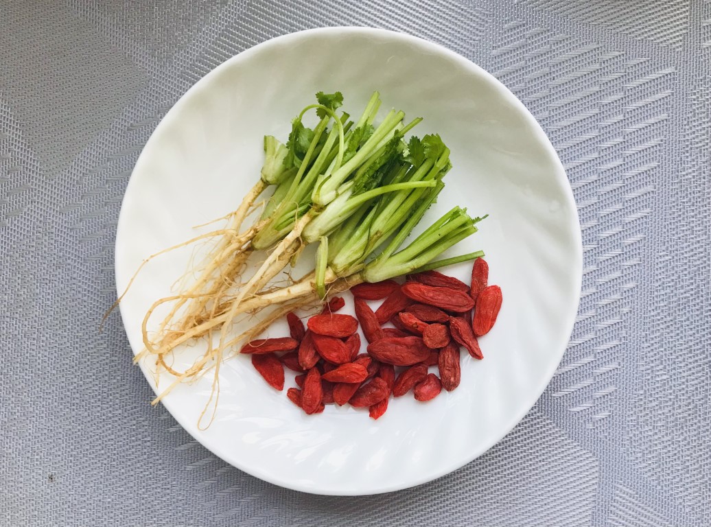 Coriander Root and Goji Berry Tea