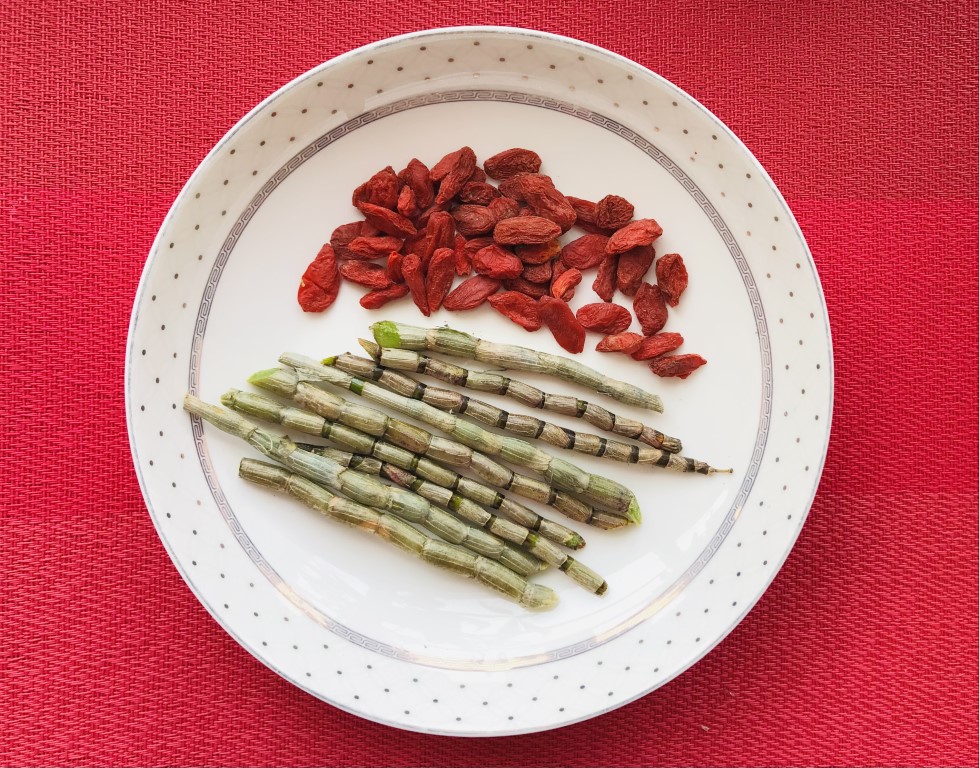 Fresh Dendrobium and Goji Berry Tea