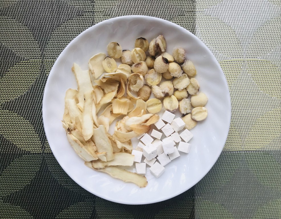 Lotus Seed, Lily Bulb, Poria and Yu Zhu Soup