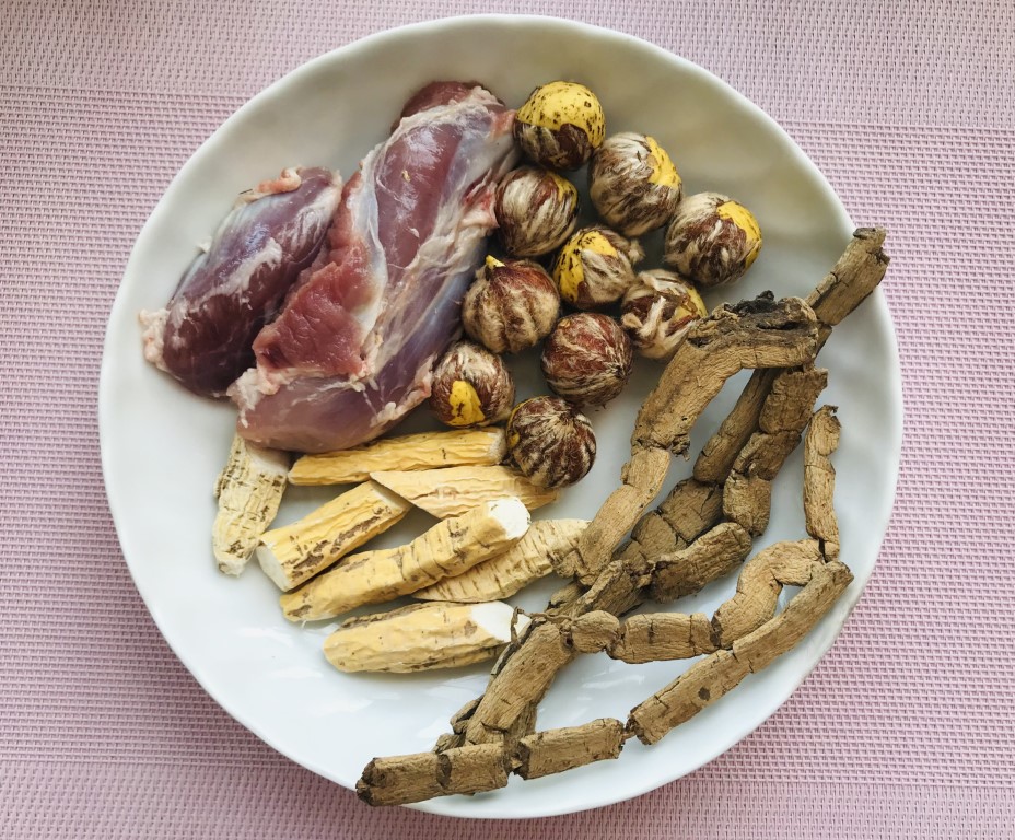 Niu Da Li, Ba Ji and Chestnut Pork Shin Soup