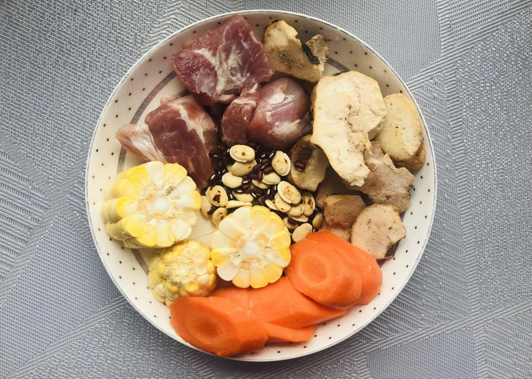 Smilax, Corn, Carrot, Adzuki and Hyacinth Bean Soup