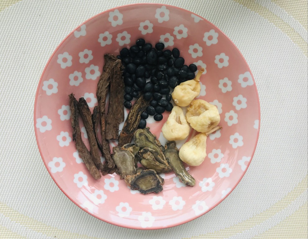 Notoginseng, Salvia, Black Bean and Fig Soup