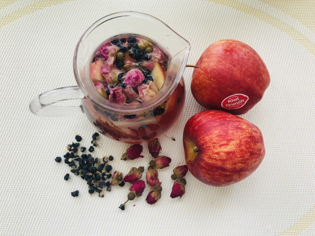 Black Goji, Rose and Apple Tea