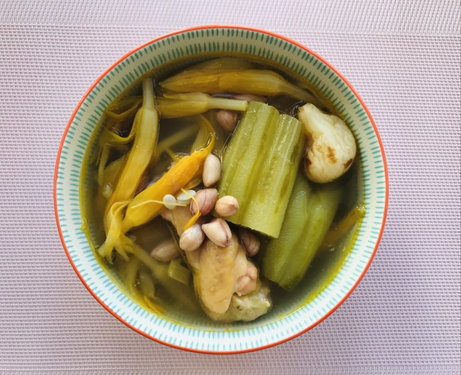 Luffa, Dried Daylily, Fig & Chicken Soup