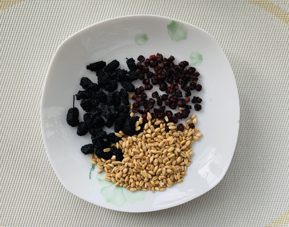 Mulberry Schisandra Wheat-Grain Tea