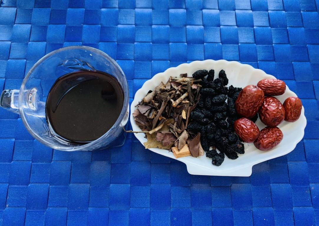 Mulberry Mistletoe, Red Date and Mulberry-Fruit Tea