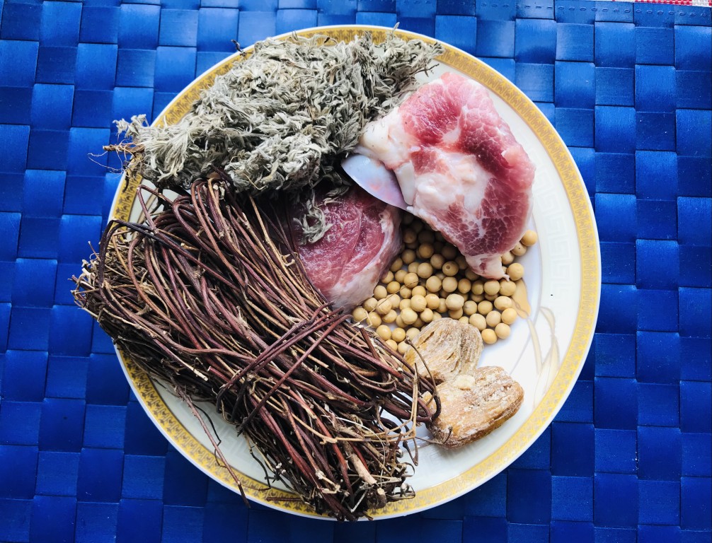 Capillary Wormwood, Abrus, Soybean and Pork Bone Soup
