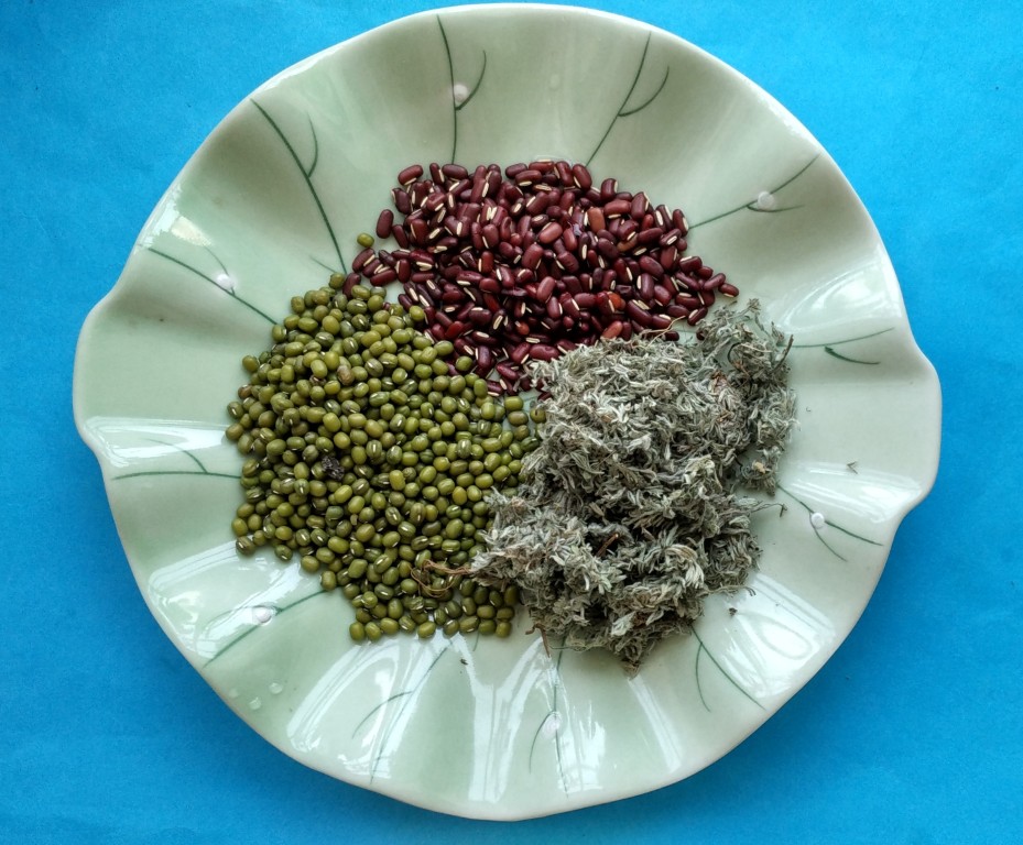 Capillary Wormwood, Adzuki Bean and Mung Bean Soup