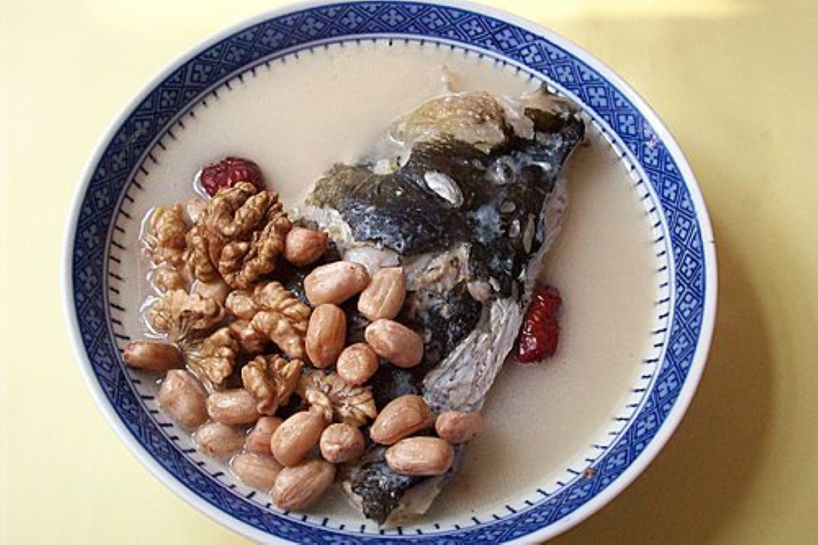 Walnut, Peanut & Bighead Fish Head Soup