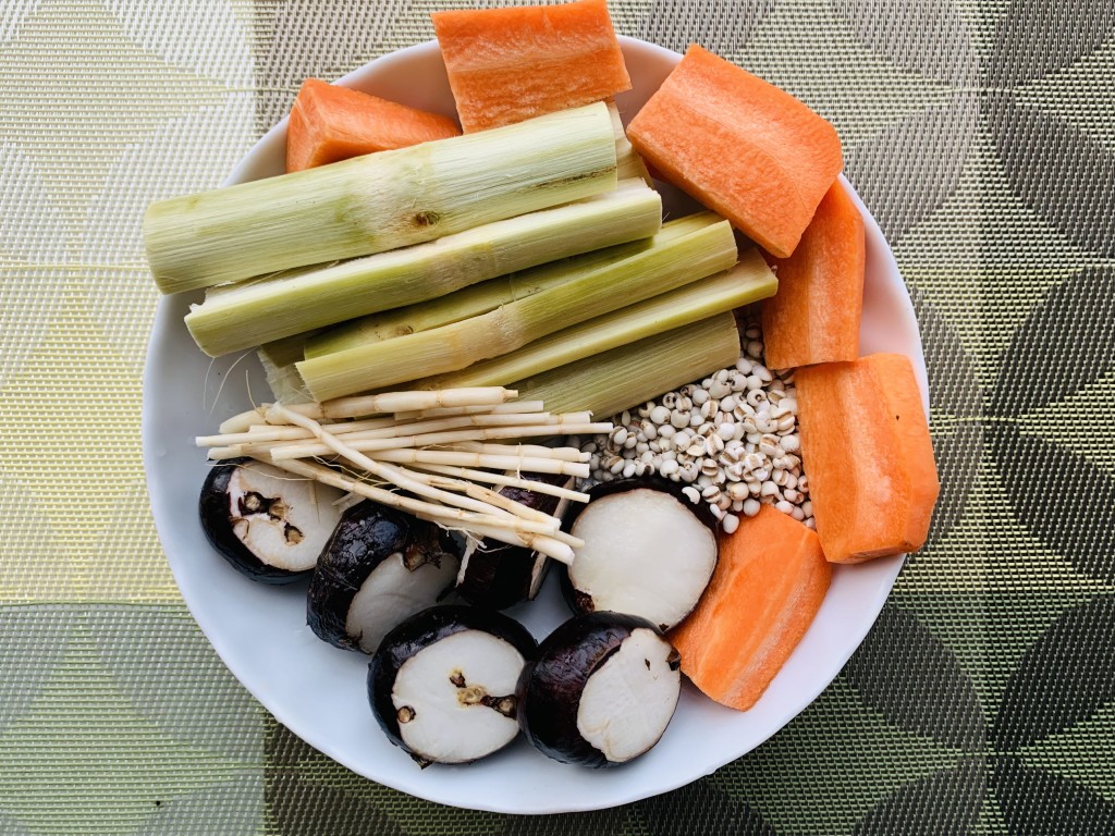 Imperata, Sugarcane, Carrot, Water Chestnut & Job's Tears Water