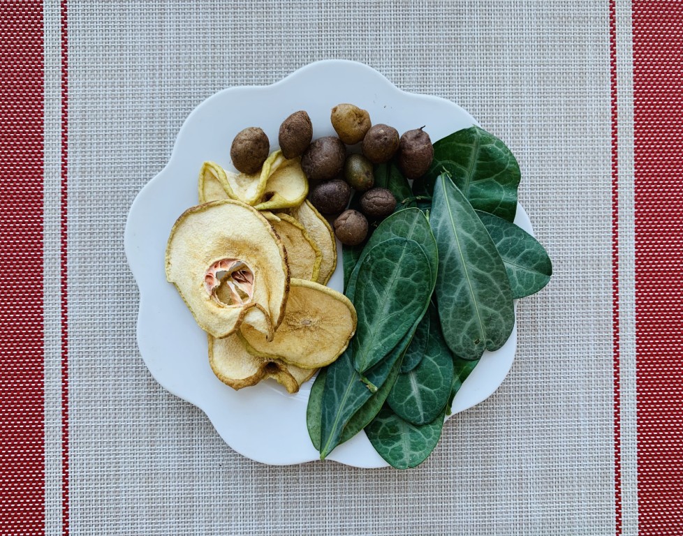 Sauropus Leaf, Shi Huang Pi and Dried Pear Tea