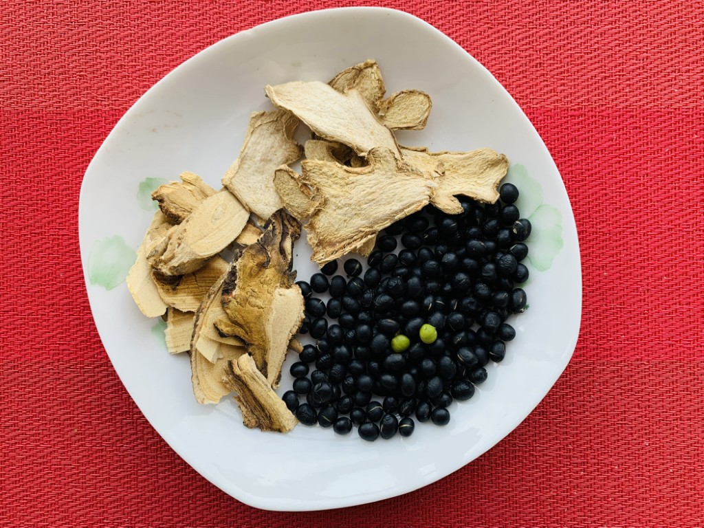 Aged Mulberry Branch, Dried Ginger and Roasted Black-Bean Tea