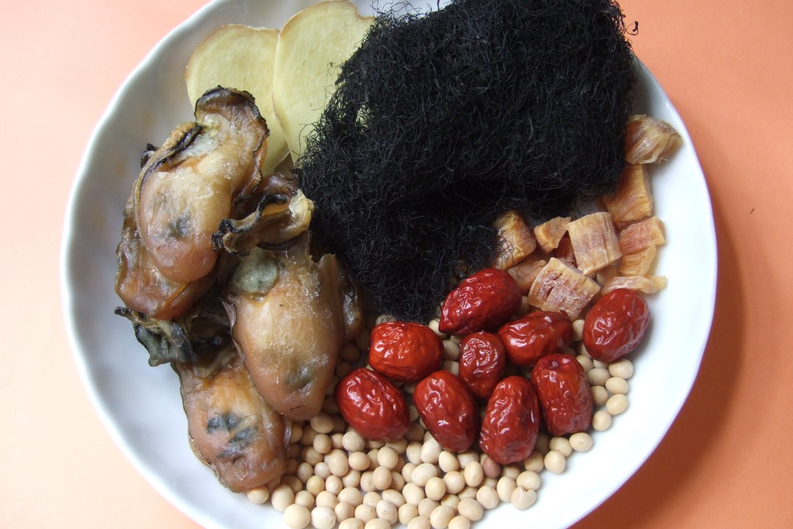 Prosperity Soup with Dried Oyster, Black Moss and Soybean