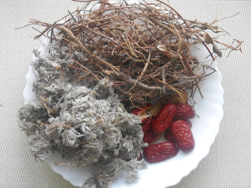 Chicken Bone Grass, Capillary Wormwood and Red Date Tea