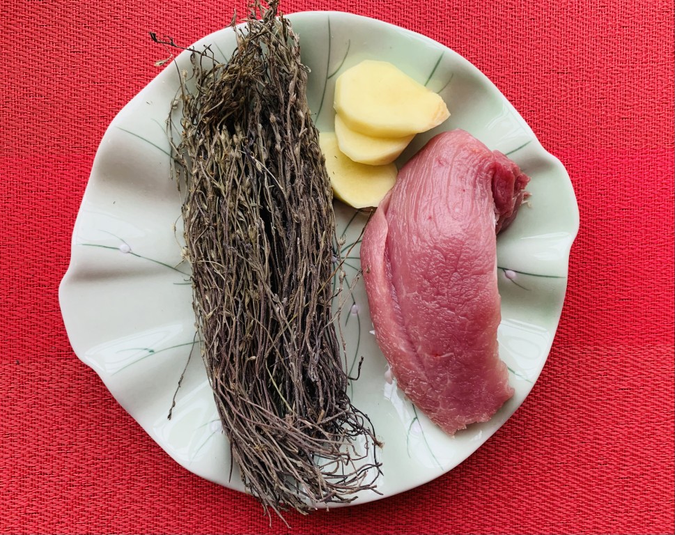 Du Jiao Jin (Striga) and Lean Pork Soup