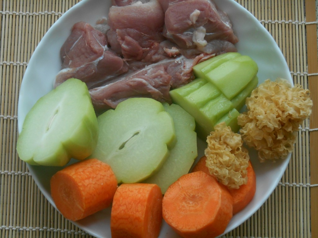 Chayote, Carrot, Snow Fungus & Pork Shin Soup