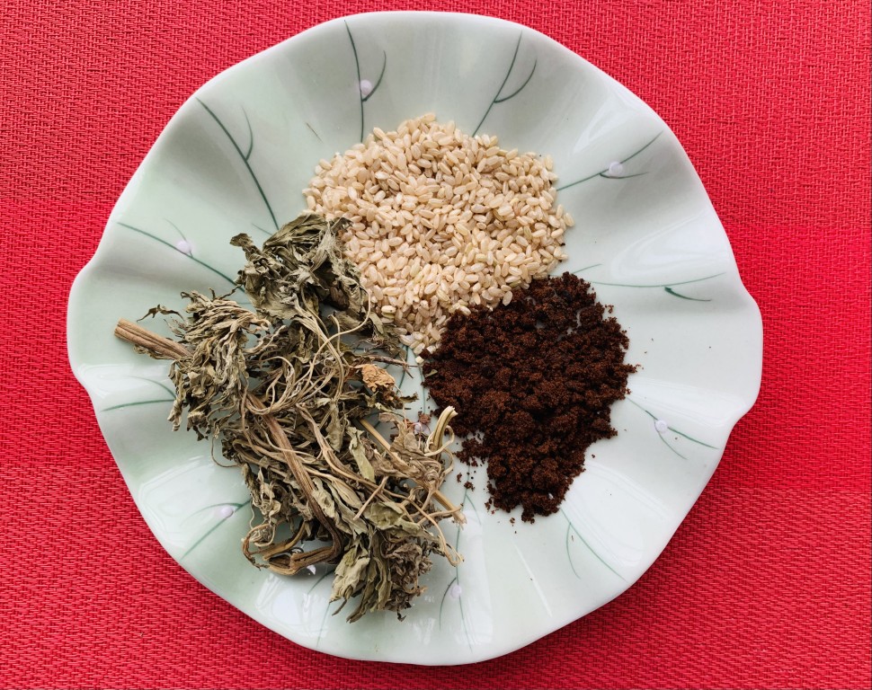 Motherwort and Brown Sugar Brown-Rice Congee