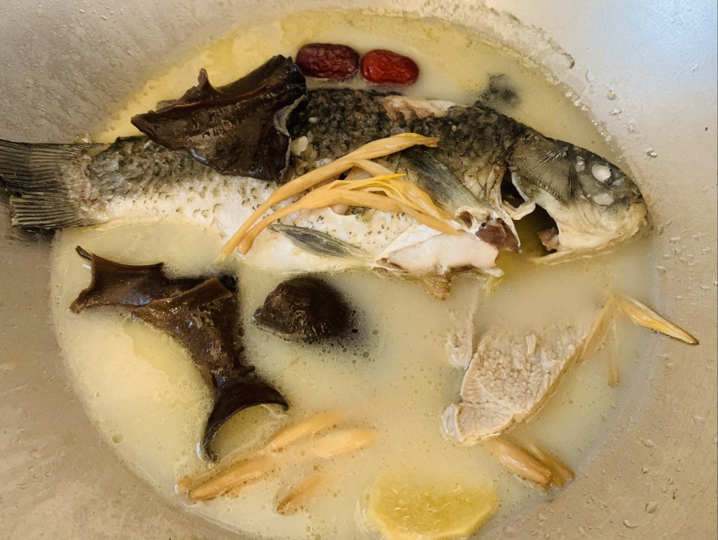 Daylily, Wood Ear and Crucian Carp Soup