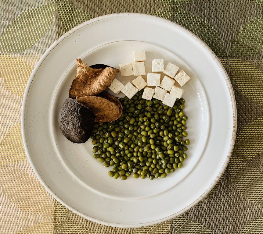 Mung Bean, Tangerine Peel and Poria Soup