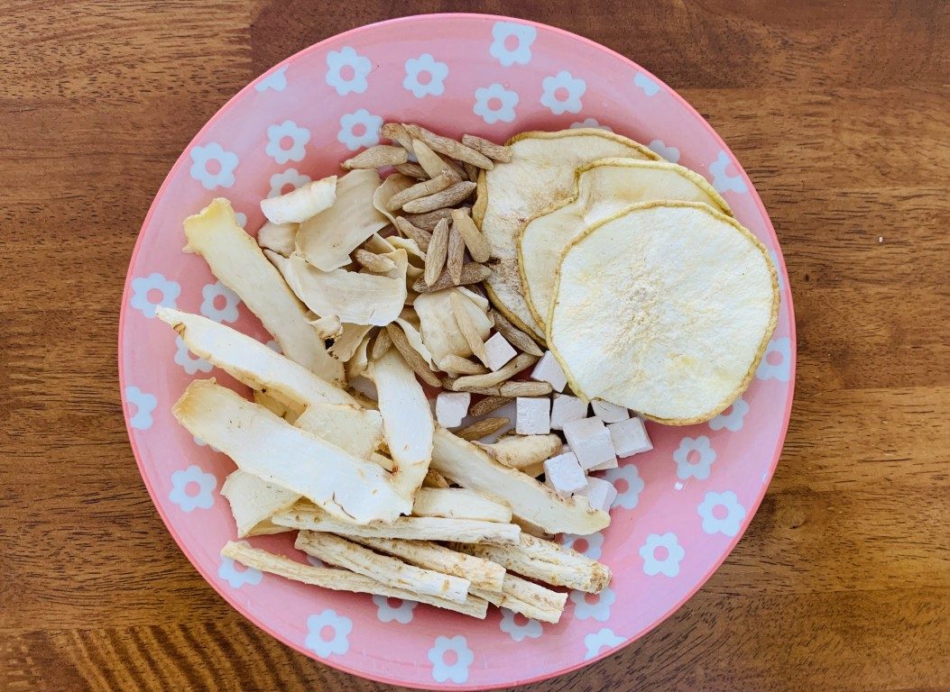 Adenophora, Polygonatum, Ophiopogon and Dried Pear Soup