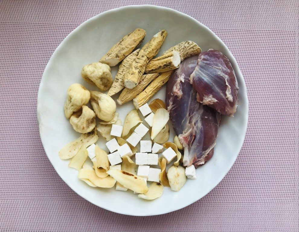 Niu Da Li, Lily, Poria, Fig and Pork Shank Soup