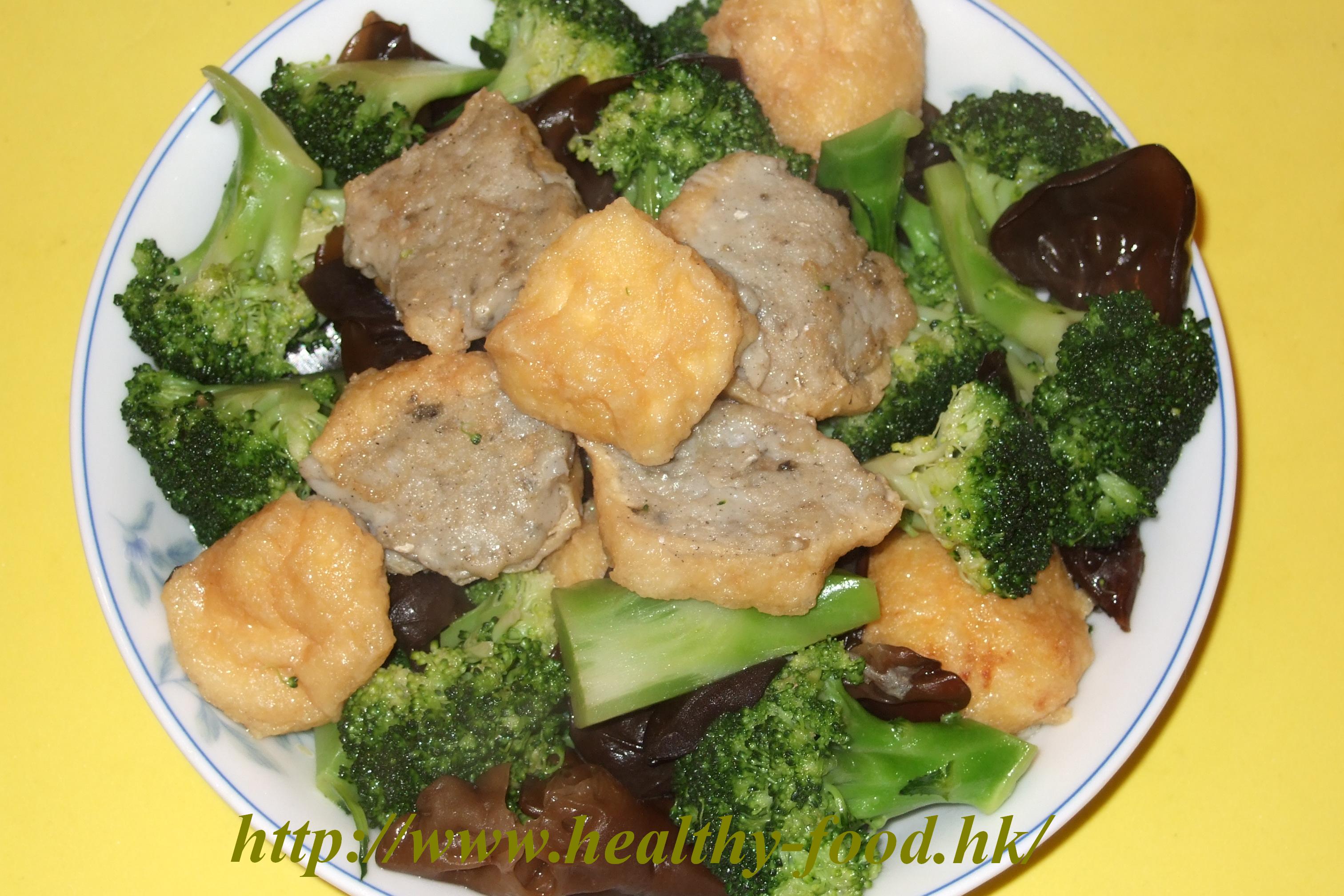 Broccoli and Wood Ear Braised with Fish-Stuffed Tofu Puffs