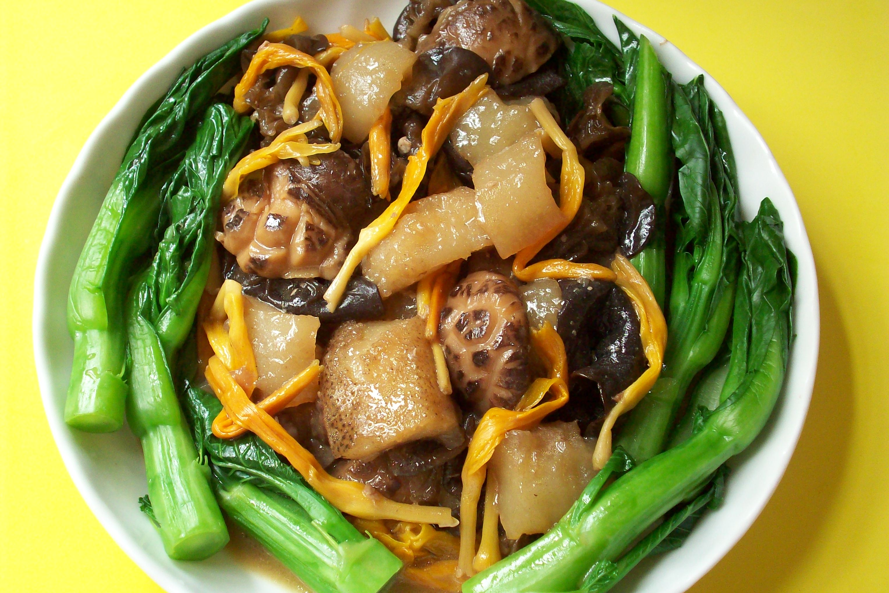 Braised Sea Cucumber with Golden Lily Buds & Wood Ear