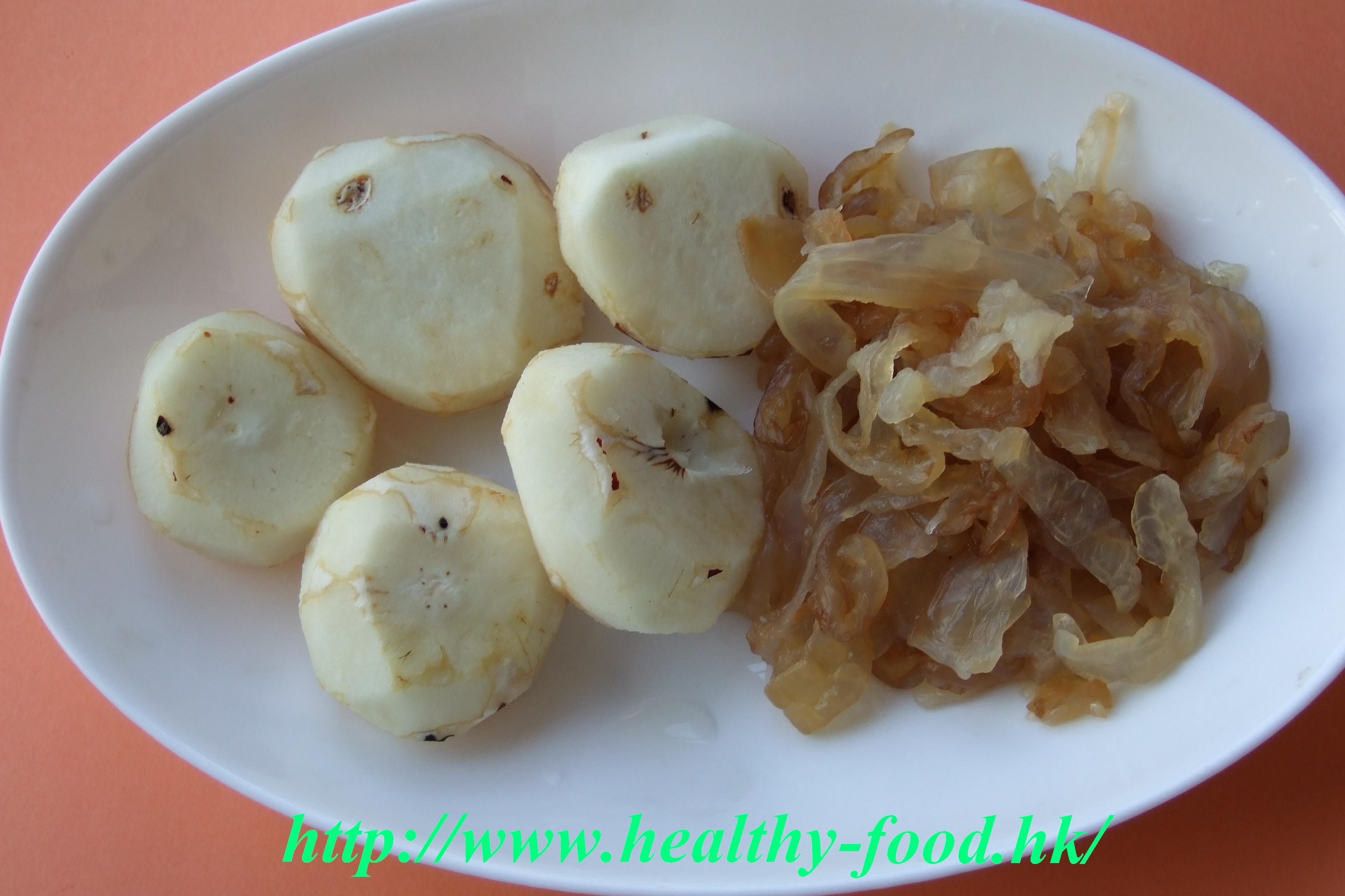Xue Geng Tang (Jellyfish and Water-Chestnut Soup)
