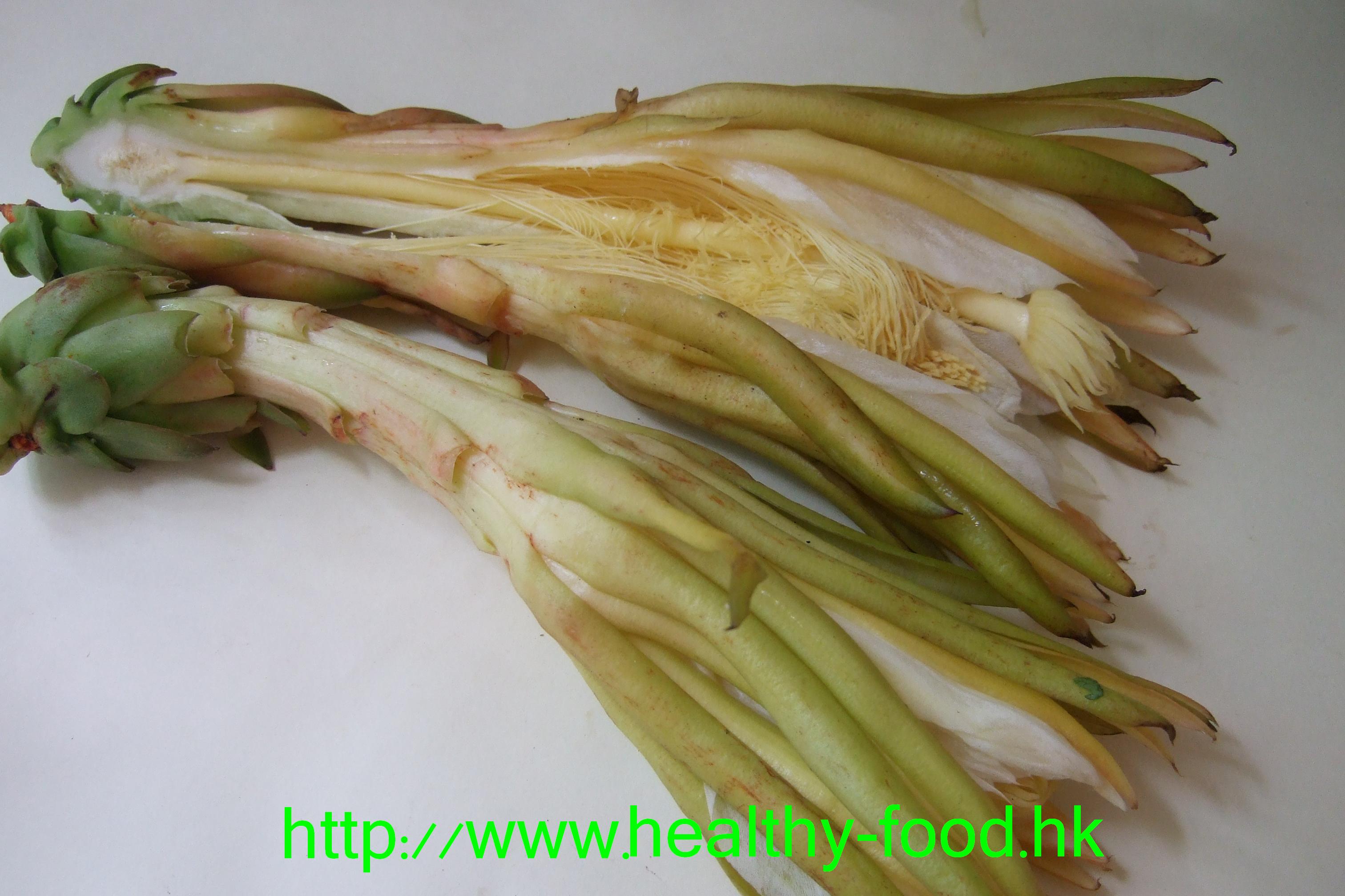 Fresh Cereus Flower Soup (xian ba wang hua tang)