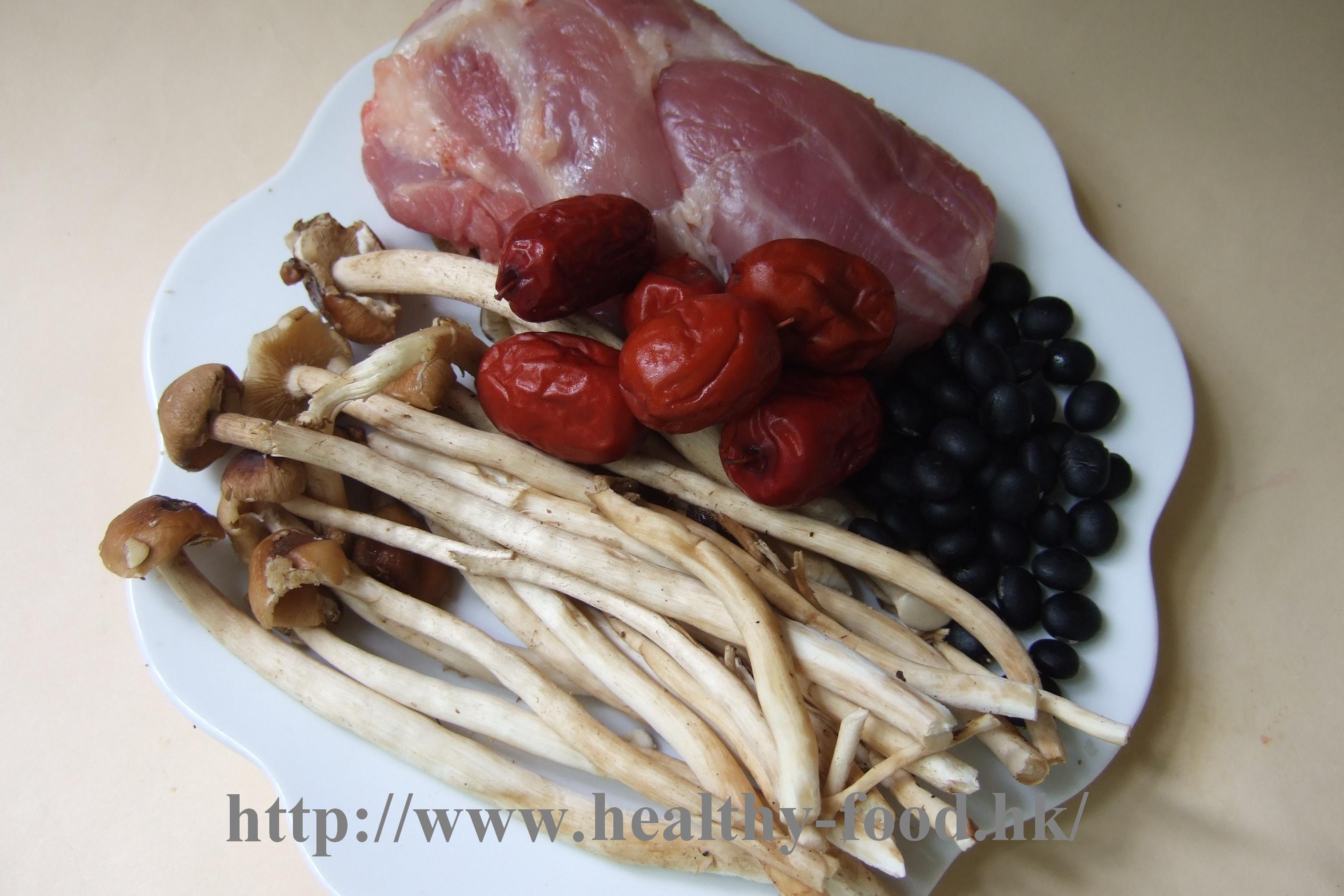 Tea-Tree Mushroom (Agrocybe), Black Bean and Pork Shin Soup