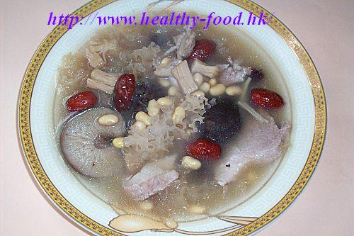 Shiitake, Snow Fungus and Soybean Soup (Dong Gu Xue Er Huang Dou Tang)