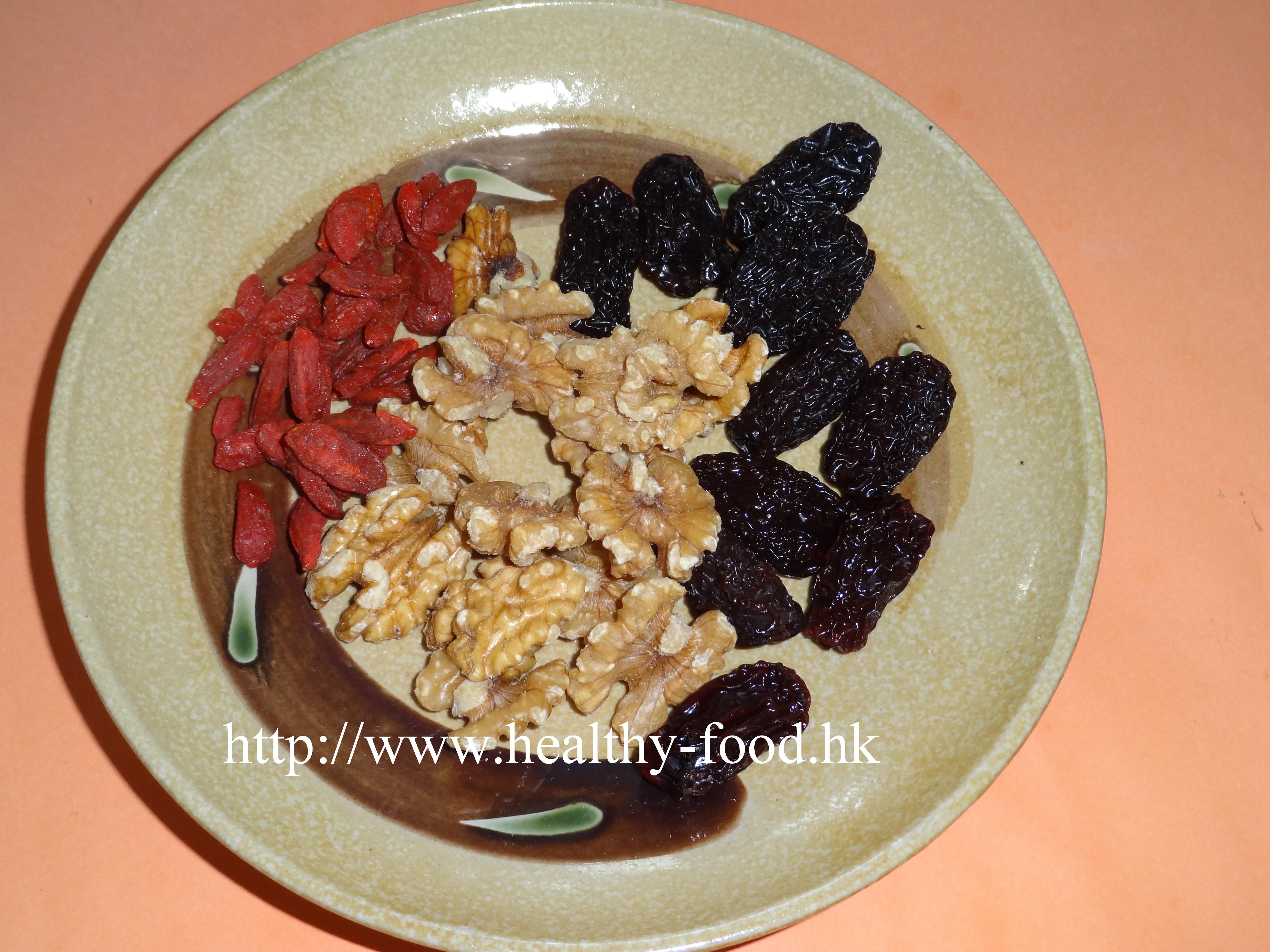 South Jujube, Walnut, and Goji Berry Soup