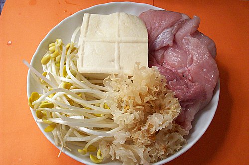 Soybean Sprout, Snow Fungus and Tofu Soup