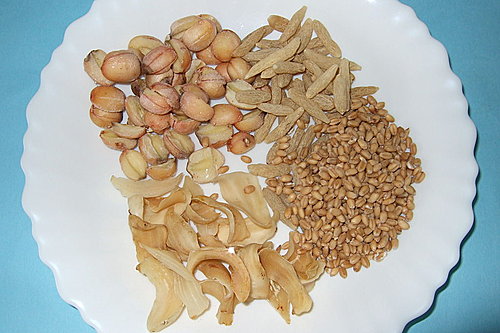 Wheat Grain, Lotus Seed, Lily Bulb and Ophiopogon Soup