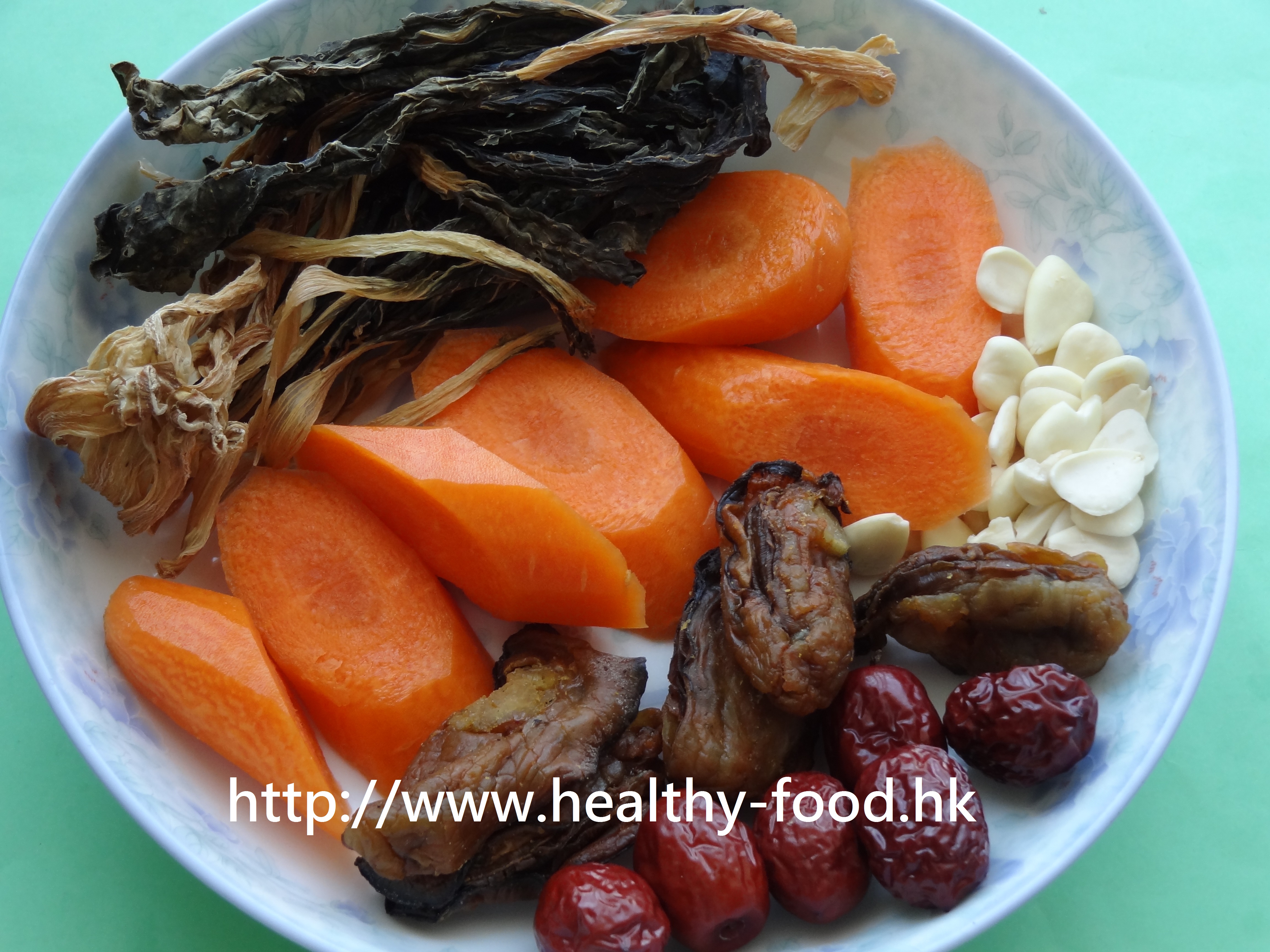 Dried Cabbage, Carrot, and Dried Oyster Soup